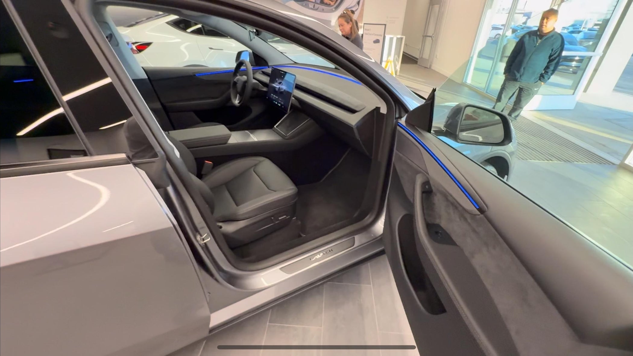 Exploring the Interior Comfort and Innovations in the Tesla Model Y Ju