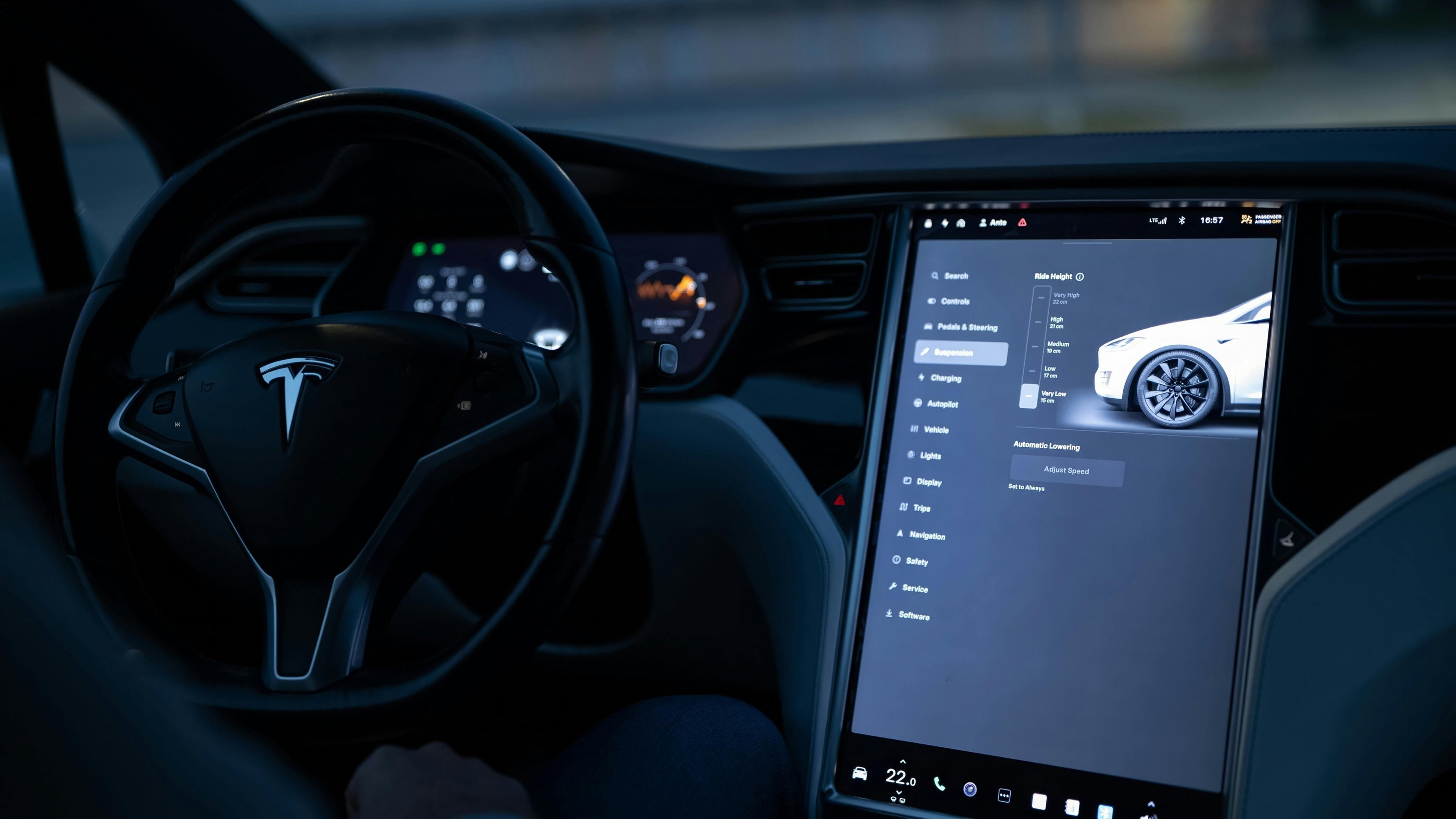 24-Inch L-Shaped Car Touchscreen: Smart Dash Display System 1 The Tesla Touchscreen Display Isn't Going To Last Forever