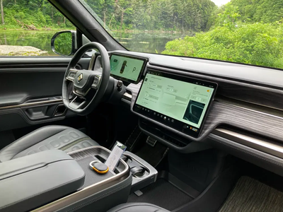 A Detailed Look At The Rivian R1S Interior