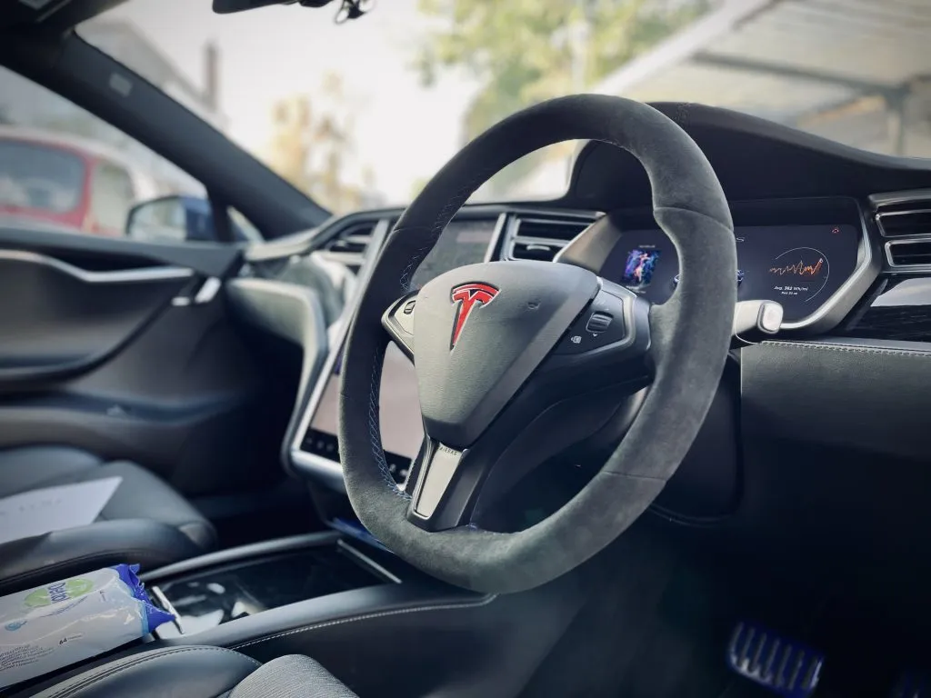 Tesla Model S Steering Wheel Adjustment Guide