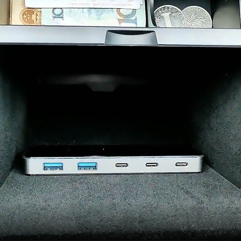 USB Hub Dashcam & Sentry Mode Viewer for Tesla Model 3 & Y - TesKings