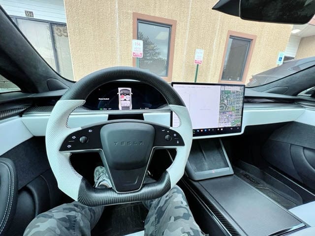 Custom Circular Round Steering Wheel Replacement for Tesla Model S/X Or Plaid 2021-2022 - PimpMyEV