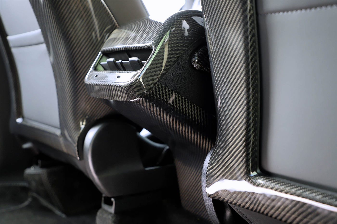 Genuine Gloss Carbon Fiber Rear Air Conditioner Vent Fascia V2 USB-C for Tesla Model 3 2020-2023 - PimpMyEV