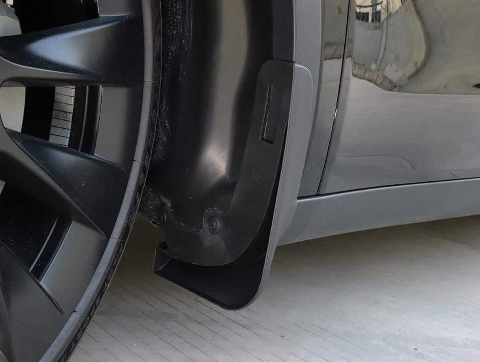  Spigen WeatherBloc Mud Flaps (Carbon Edition) All-in-One  Designed for Tesla Model Y 2023 : Automotive
